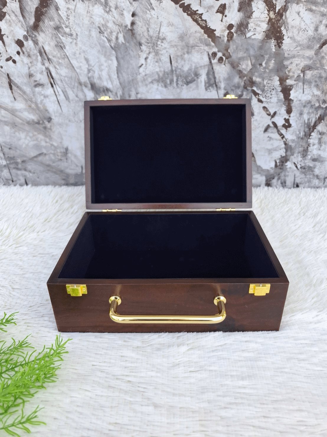 กระเป๋ากล่องไม้สน