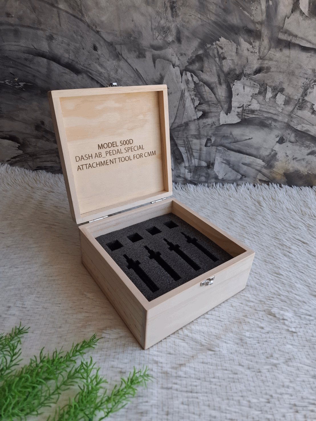 กล่องไม้สนฝาล็อค