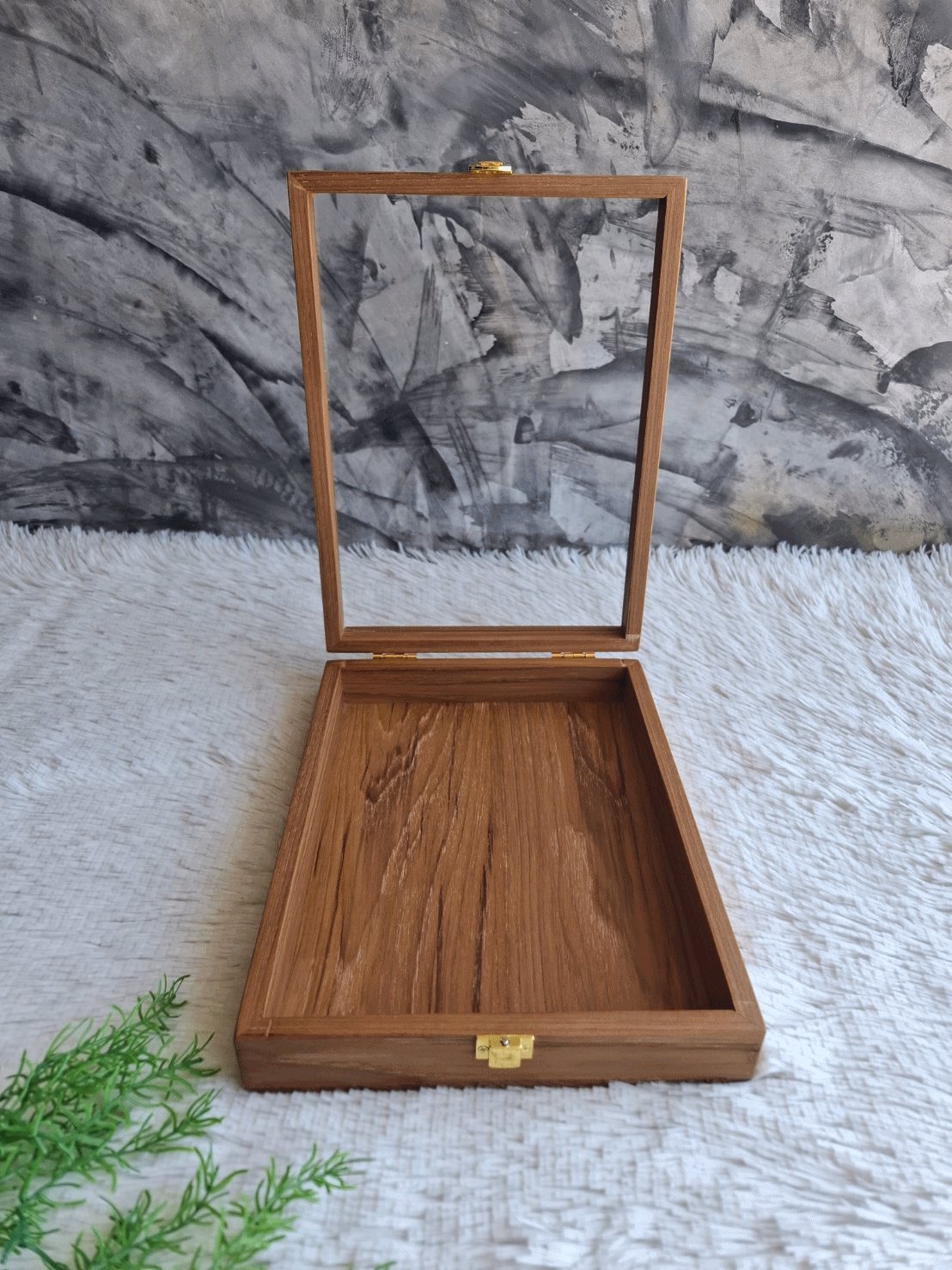 กล่องไม้สักฝาอะครีลิคใส