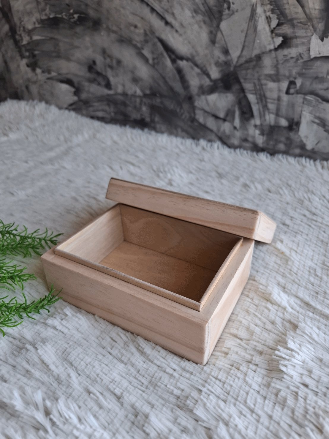 กล่องไม้ฝาครอบ