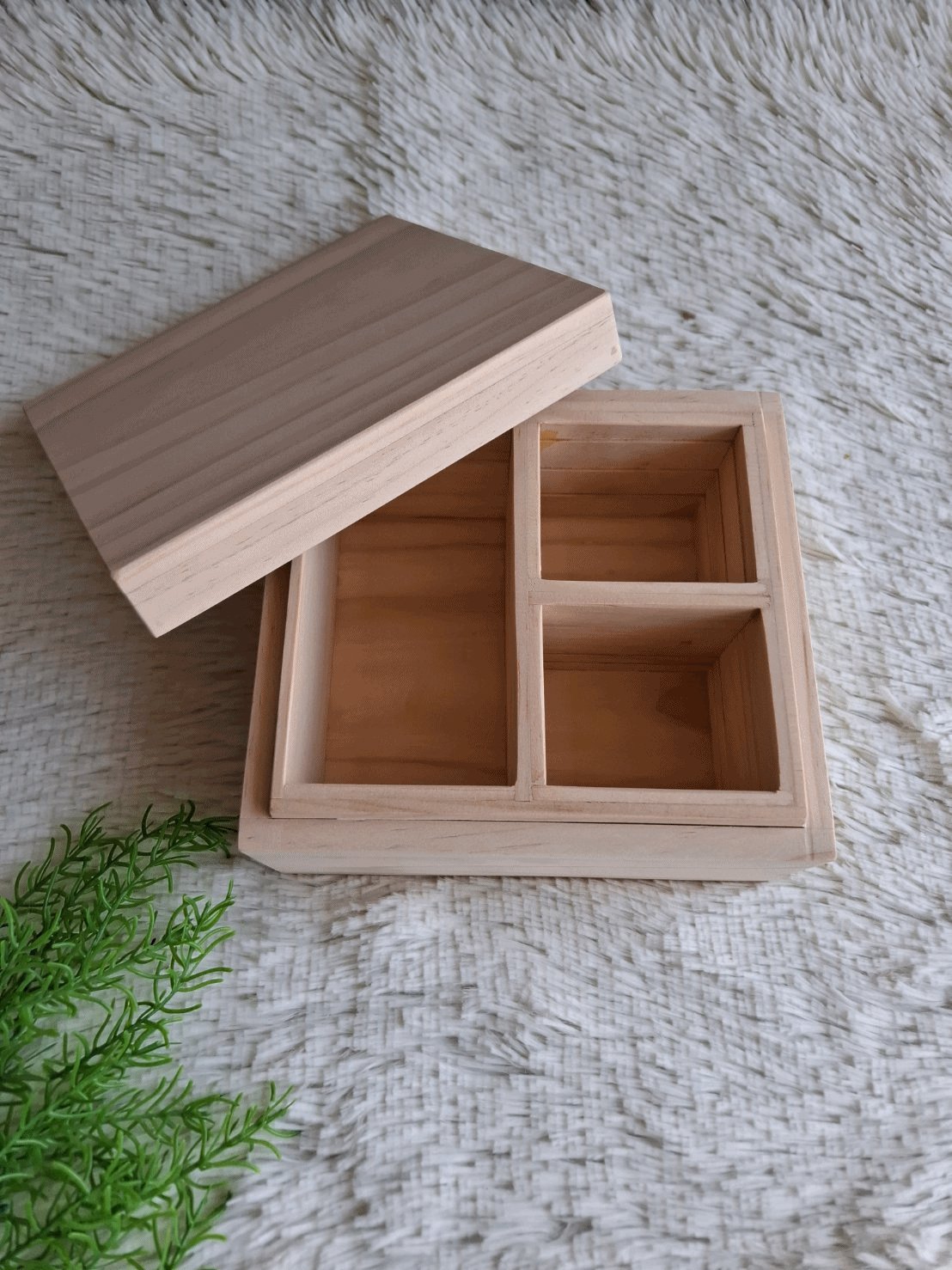 กล่องไม้ฝาครอบ