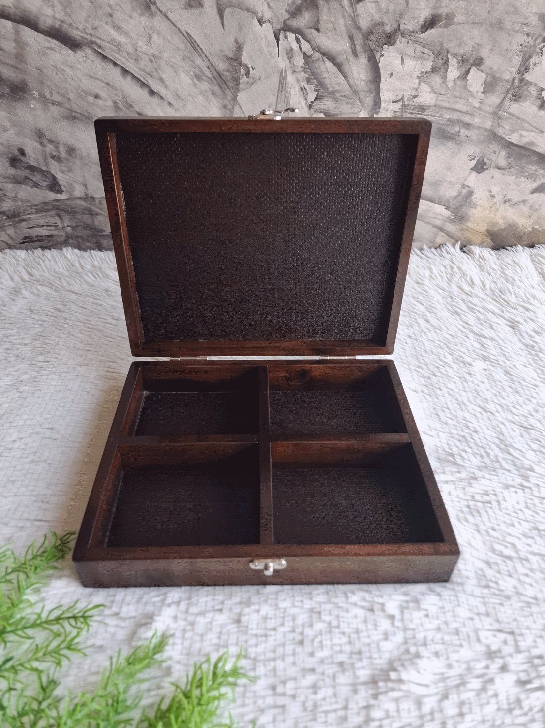 กล่องไม้สนฝาล็อค