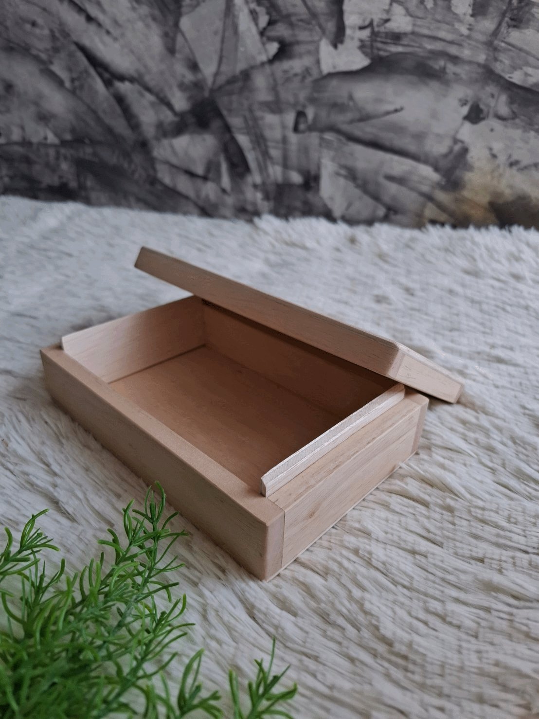 กล่องไม้ฝาครอบ