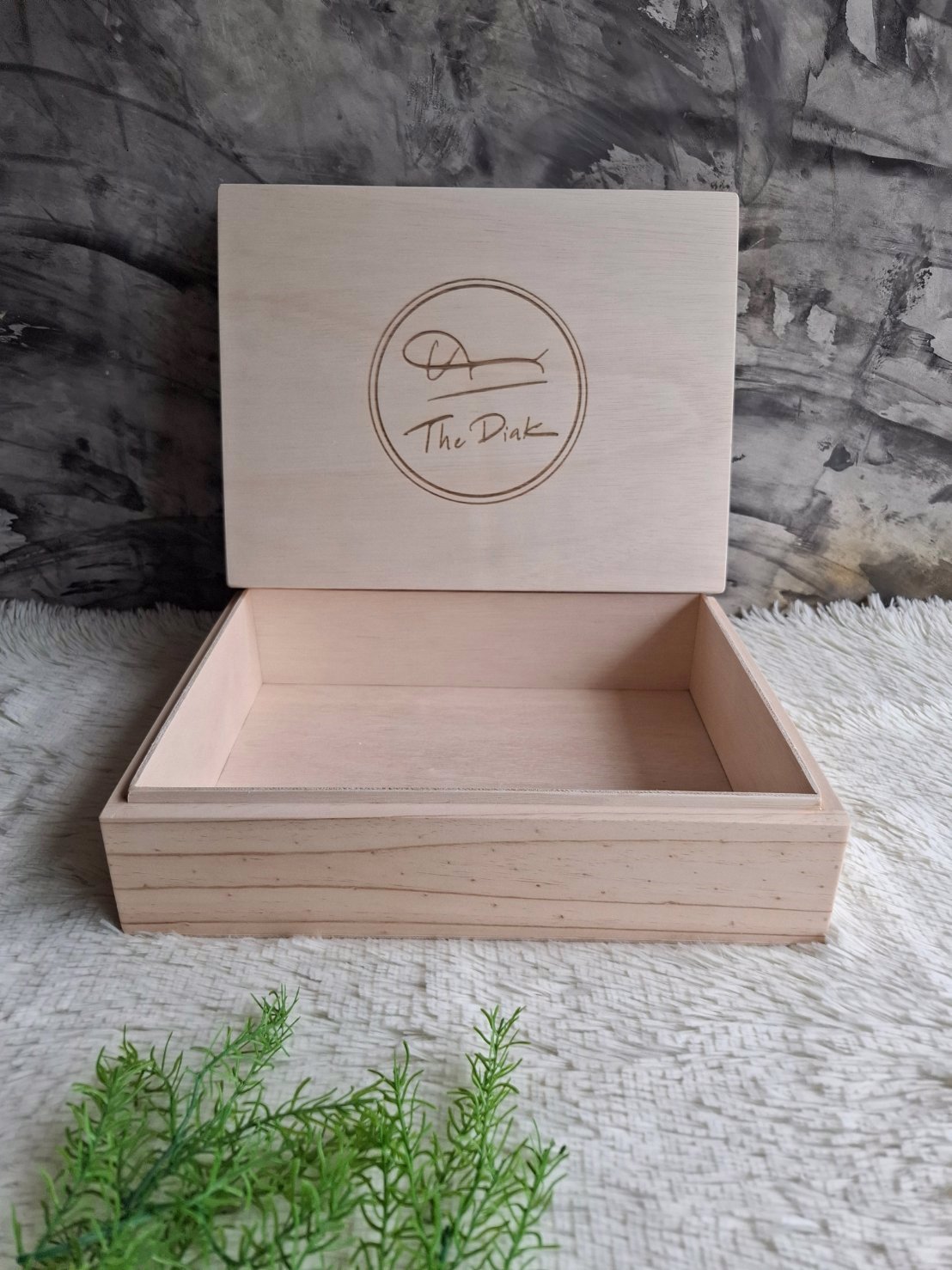 กล่องไม้ฝาครอบ