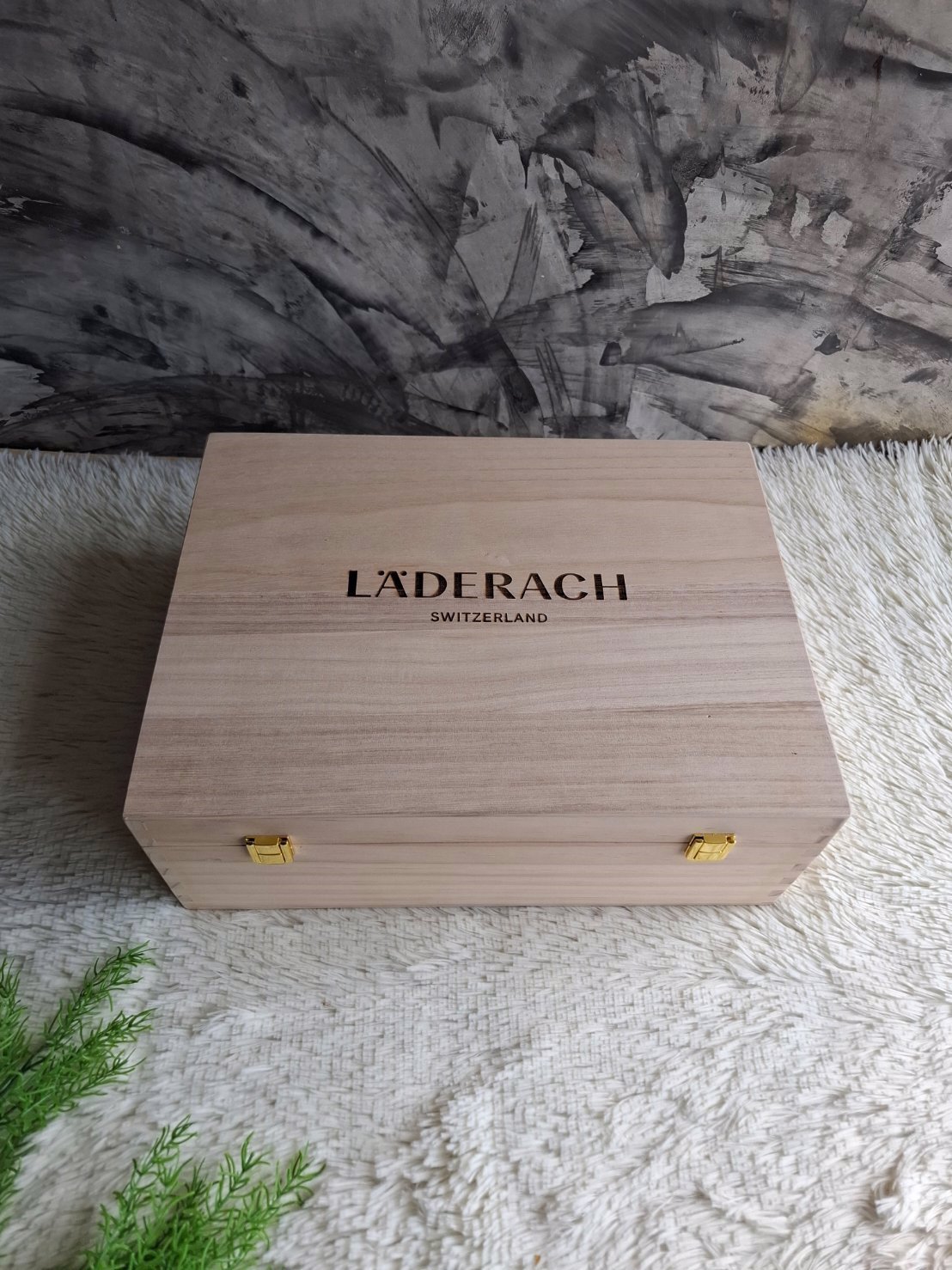 กล่องไม้สนฝาล็อค