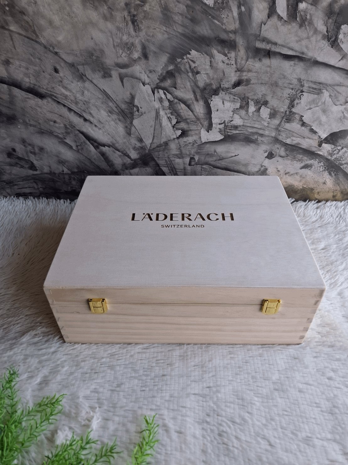 กล่องไม้สนฝาล็อค