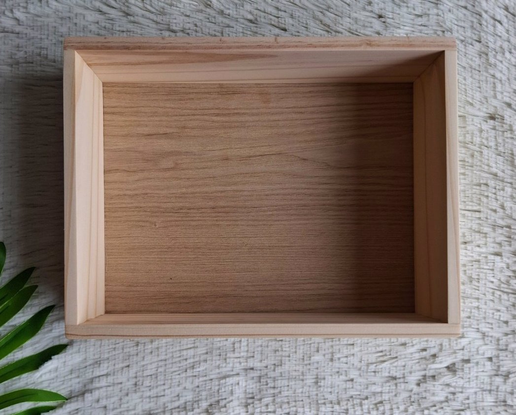 ถาดไม้สน