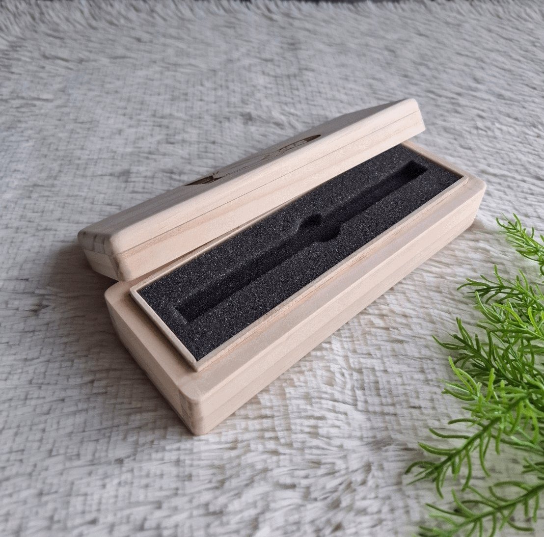 กล่องไม้ใส่ปากกา