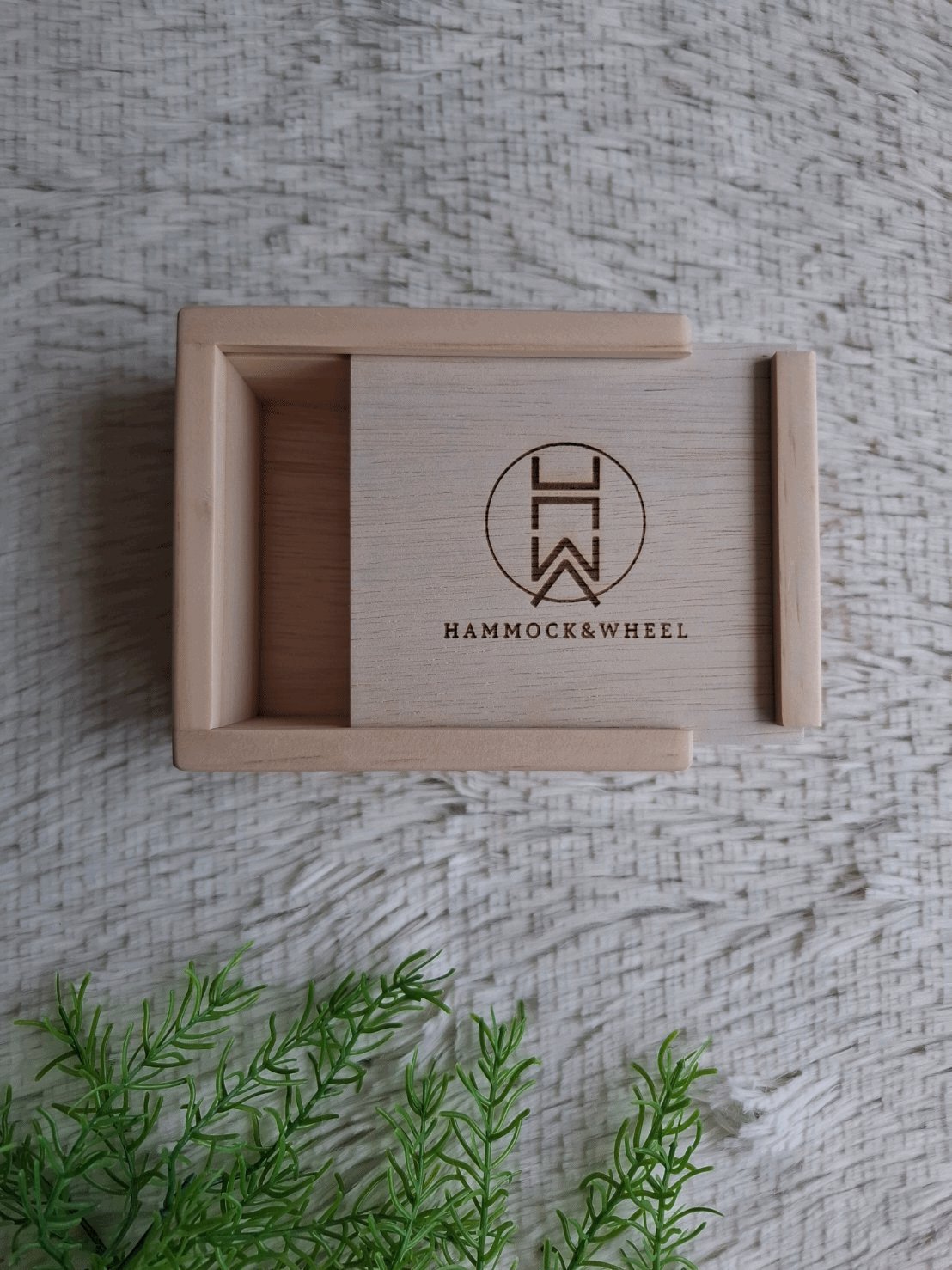 กล่องไม้ฝาสไลด์