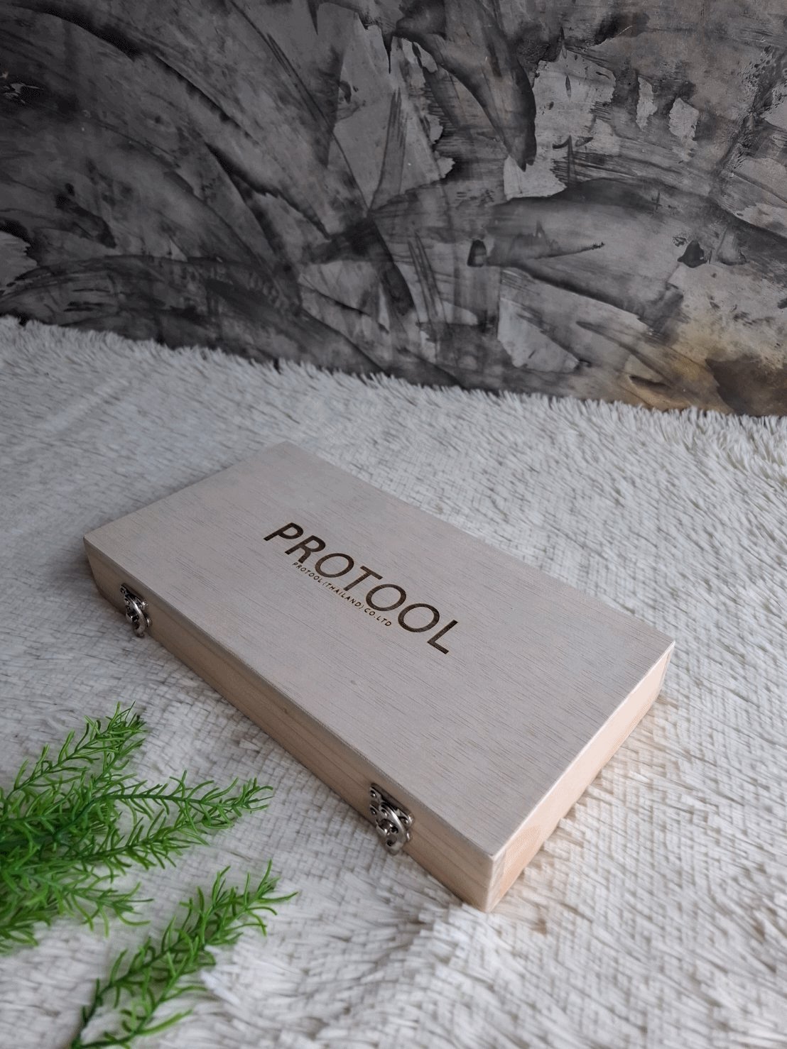 กล่องไม้สนฝาล็อค