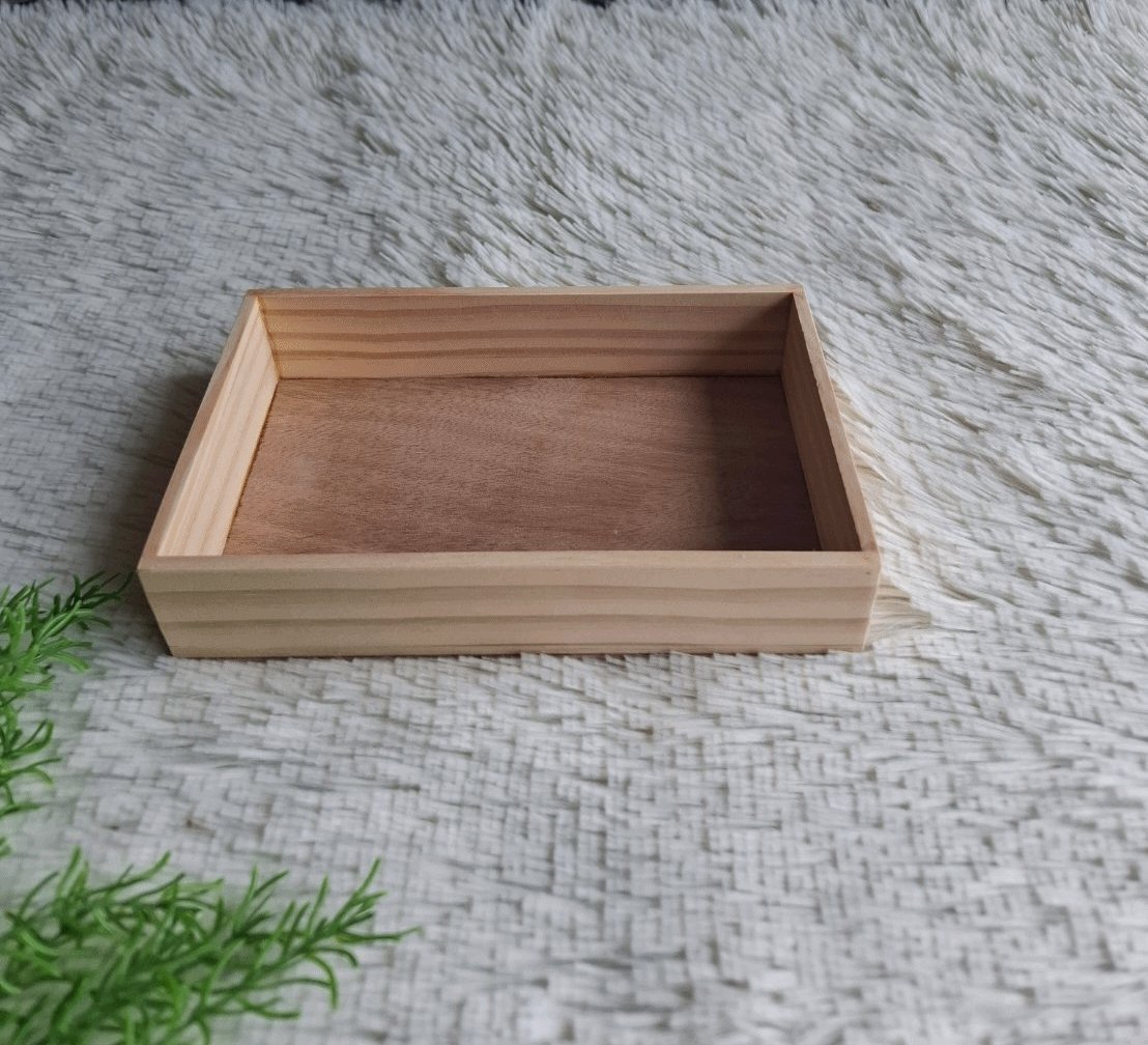 ถาดไม้สน