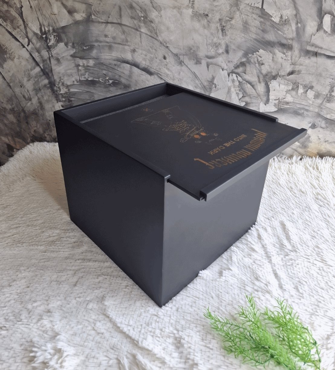 กล่องไม้ฝาสไลด์ใส่โมเดลตุ๊กตา