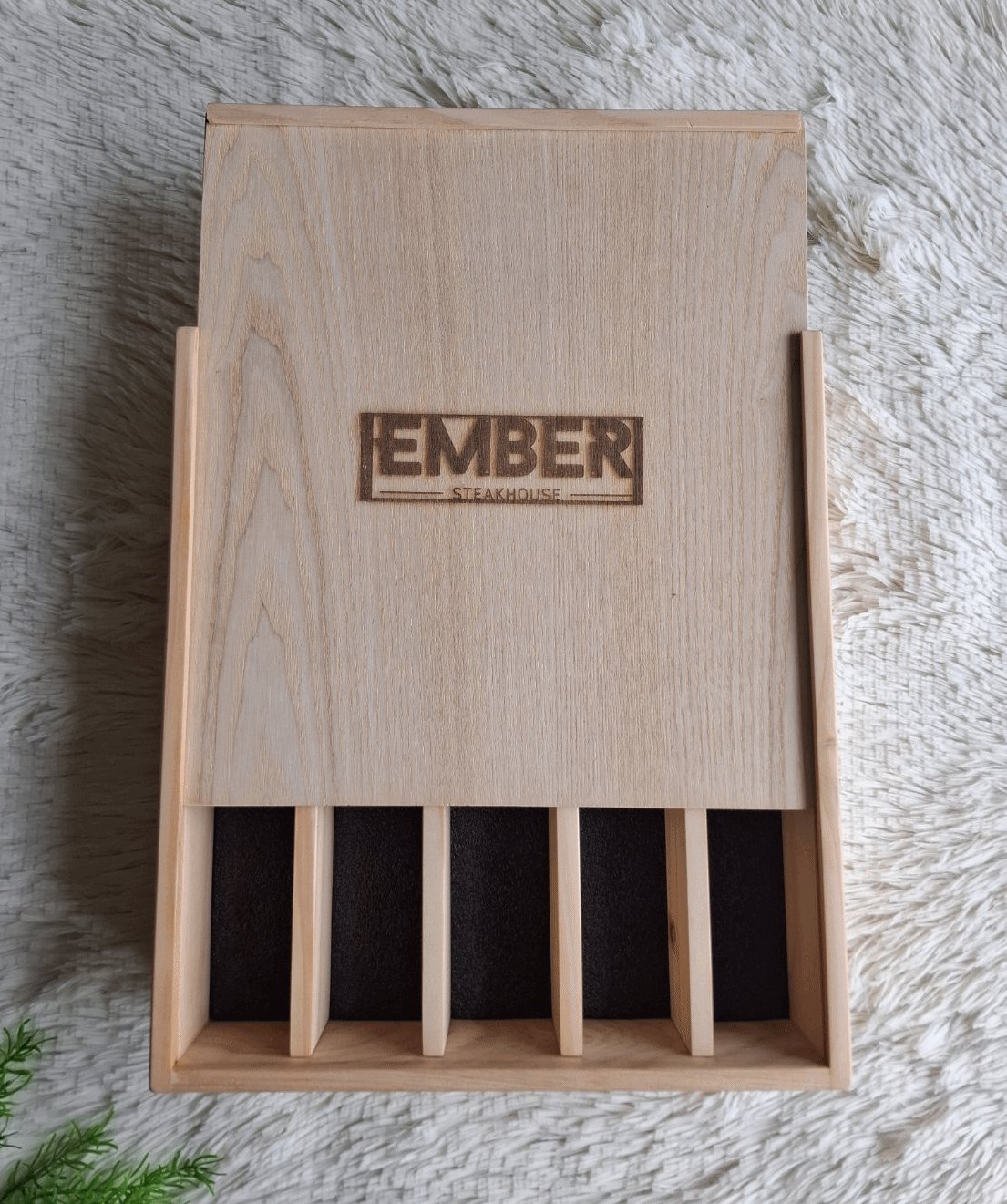 กล่องไม้ใส่มีด