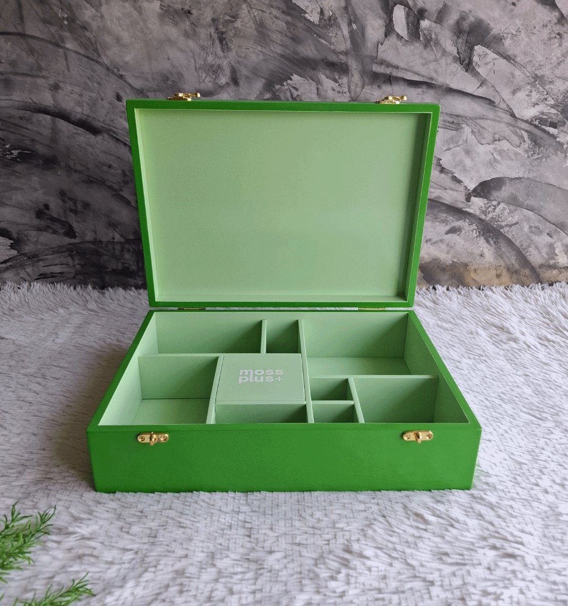 กล่องไม้แบบฝาล็อคสีเขียว