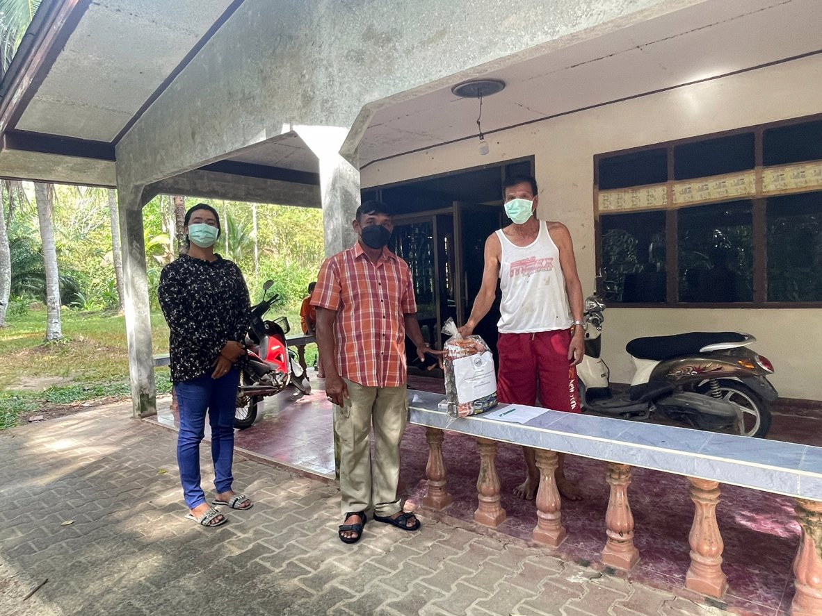 การช่วยเหลือประาชนผู้ได้รับผลกระทบจากการเผยแพร่ระบาด ของโรคติดเชื้อไวรัสโคโรน่า 2019 (COVID19) โดยการมอบถุงยังชีพให้ได้รับผลกระทบในพื้นที่ อบต.บ่อหิน 