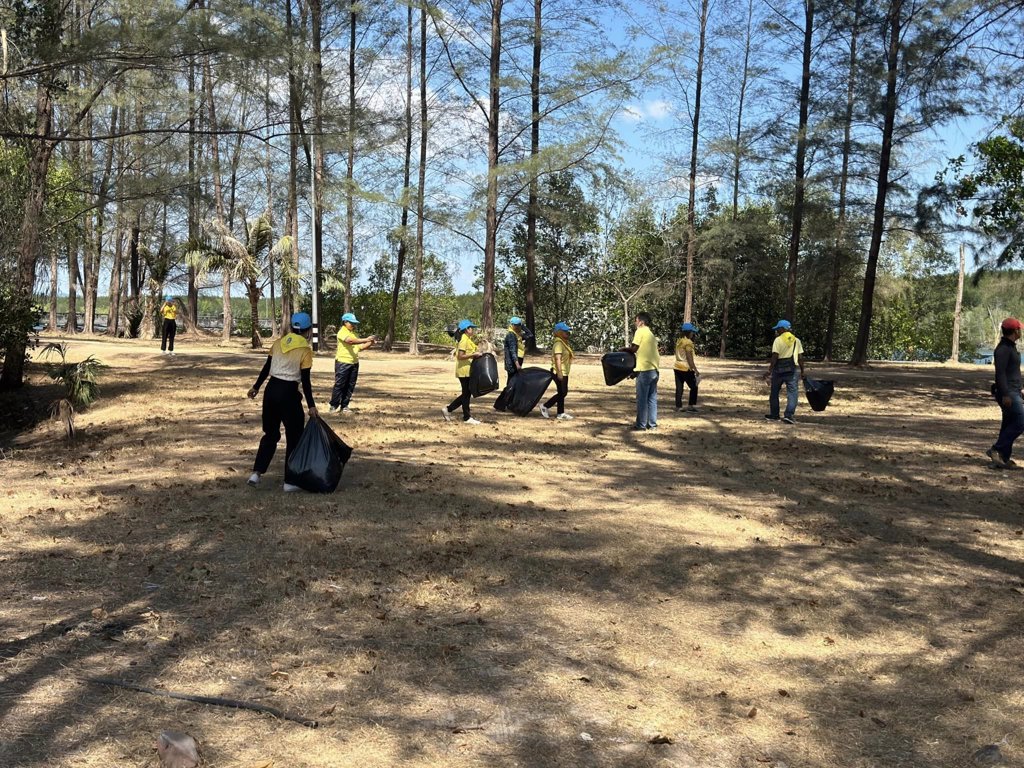 กิจกรรมจิตอาสา เก็บขยะชายหาด